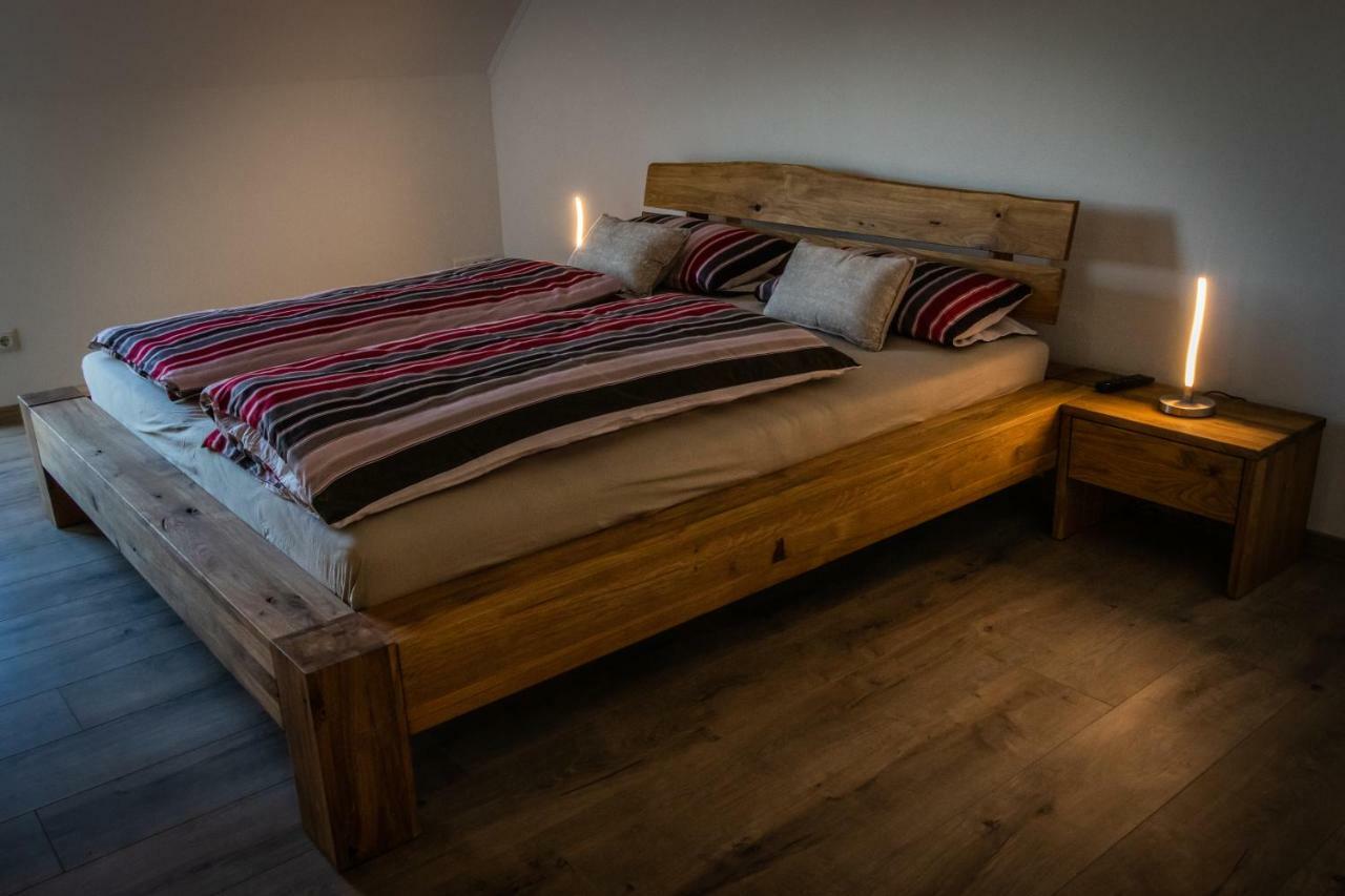 Landhaus Ferienwohnungen Mit Pool Und Wellness Neukirchen-Balbini Esterno foto