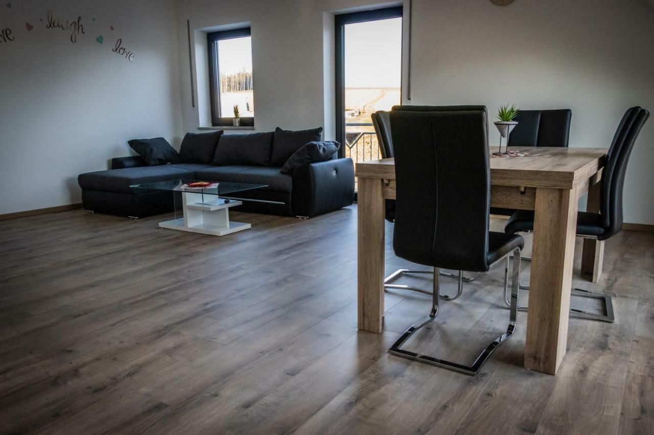 Landhaus Ferienwohnungen Mit Pool Und Wellness Neukirchen-Balbini Esterno foto
