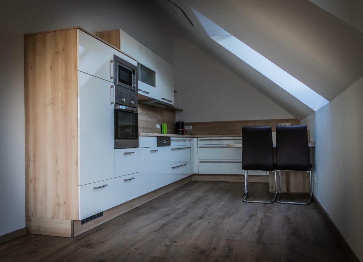 Landhaus Ferienwohnungen Mit Pool Und Wellness Neukirchen-Balbini Esterno foto