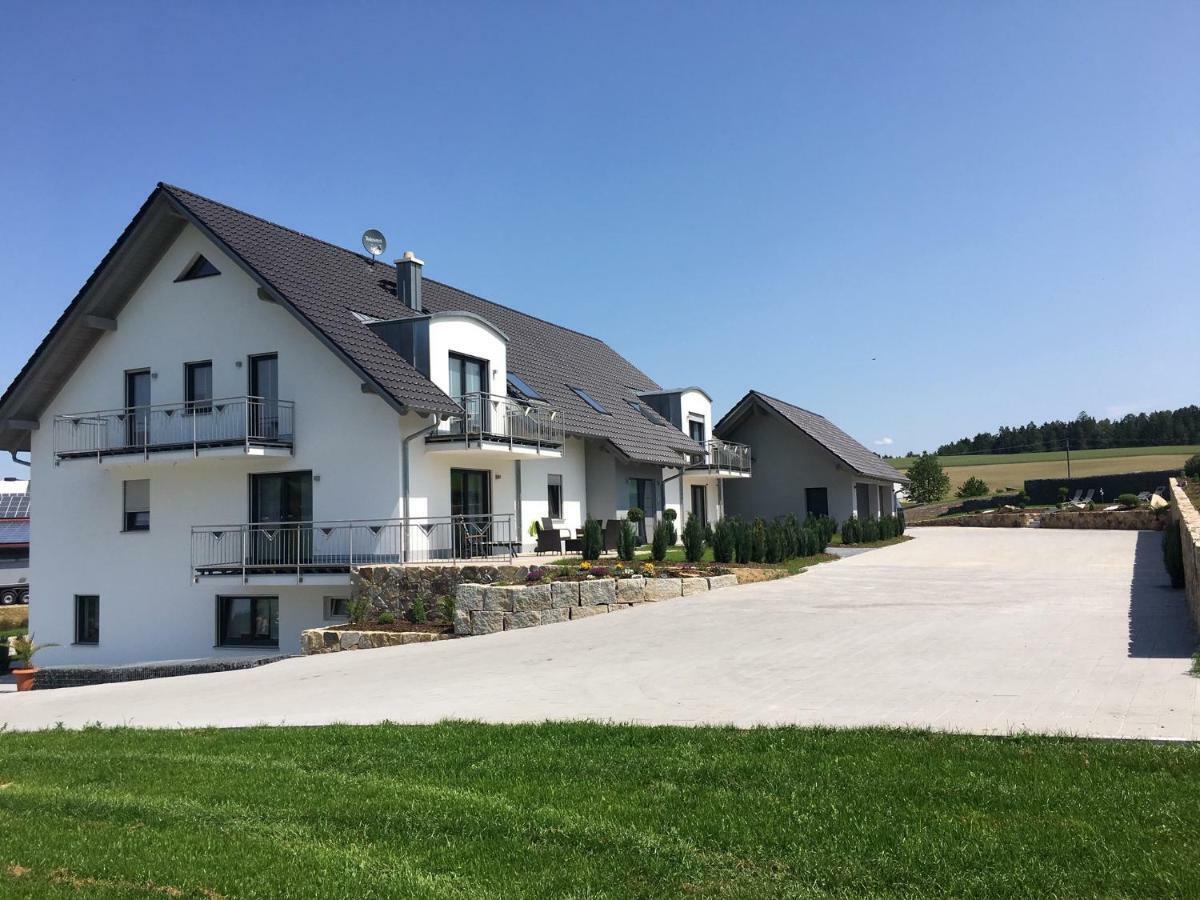 Landhaus Ferienwohnungen Mit Pool Und Wellness Neukirchen-Balbini Esterno foto