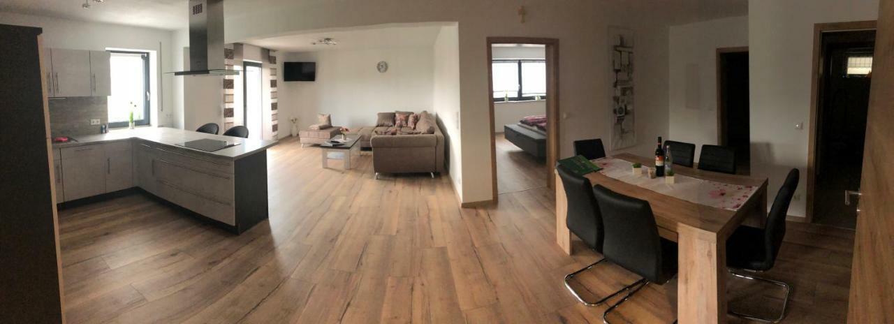 Landhaus Ferienwohnungen Mit Pool Und Wellness Neukirchen-Balbini Esterno foto