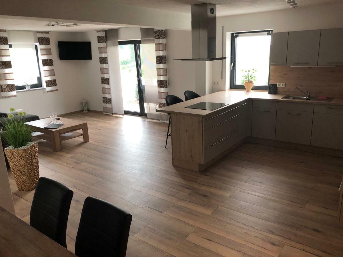 Landhaus Ferienwohnungen Mit Pool Und Wellness Neukirchen-Balbini Esterno foto