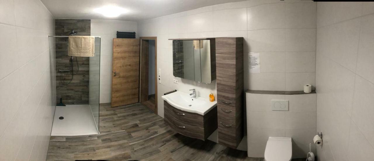 Landhaus Ferienwohnungen Mit Pool Und Wellness Neukirchen-Balbini Esterno foto