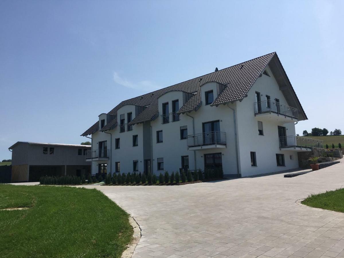 Landhaus Ferienwohnungen Mit Pool Und Wellness Neukirchen-Balbini Esterno foto
