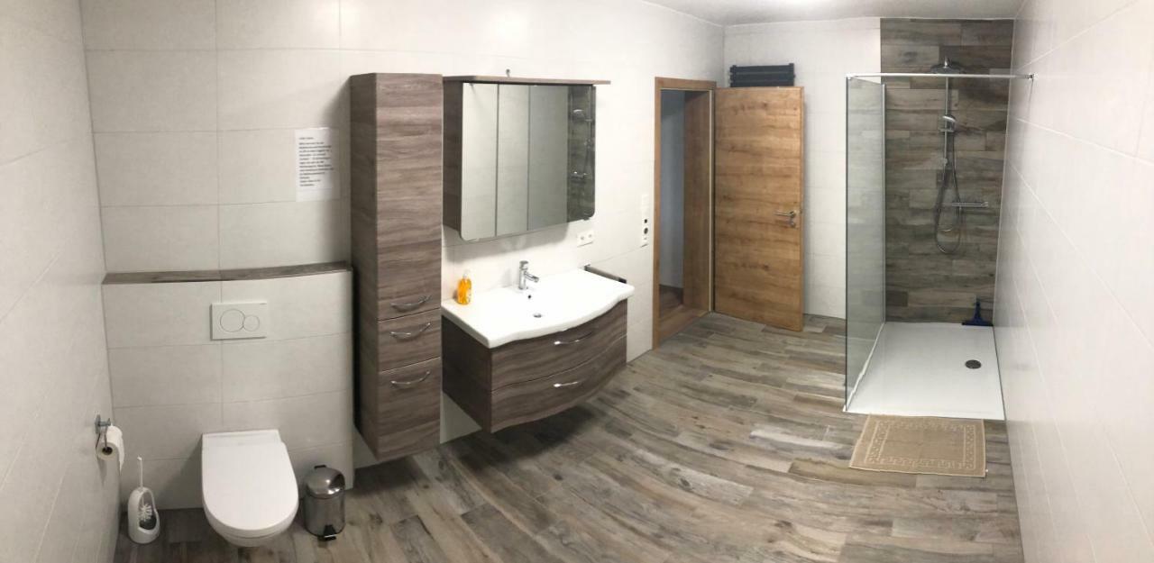 Landhaus Ferienwohnungen Mit Pool Und Wellness Neukirchen-Balbini Esterno foto